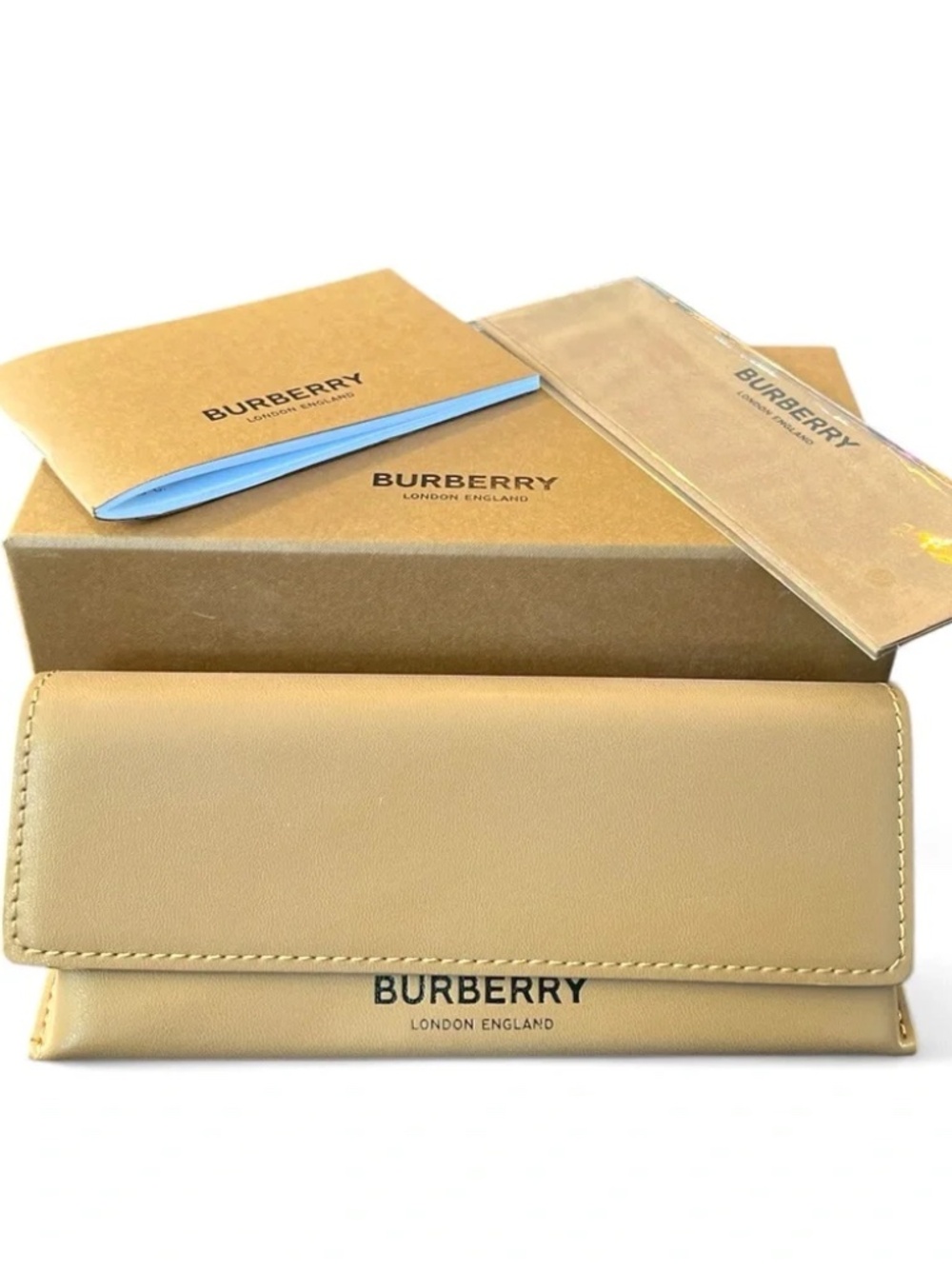 Burberry Large Sunglass Case Comes w/ Box and Cloth - NWOT